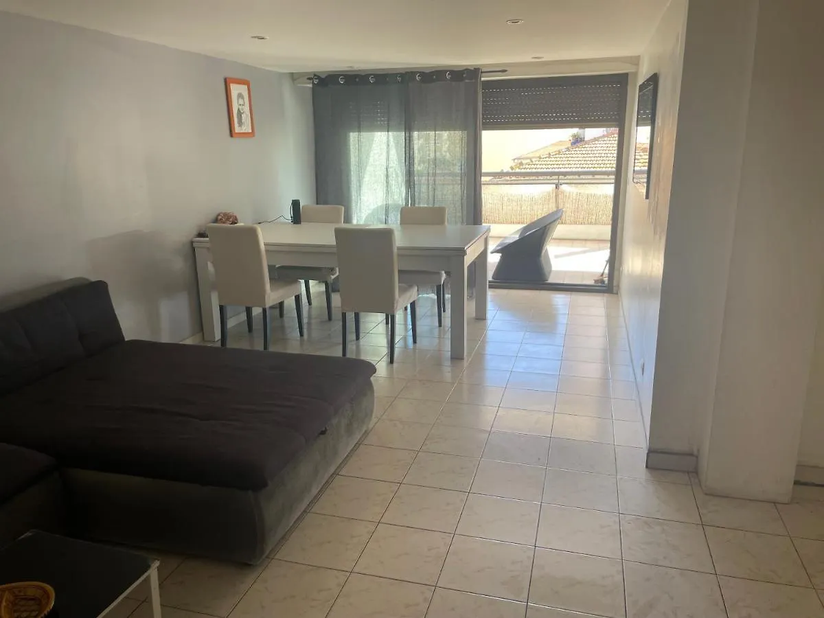 Apartment Appartenant Proche De La Mer Nice